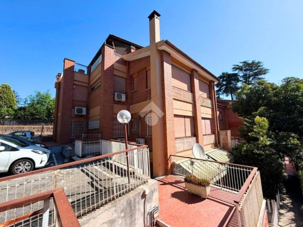 appartamento in vendita a Roma in zona Tre Pini - Poggio dei Fiori