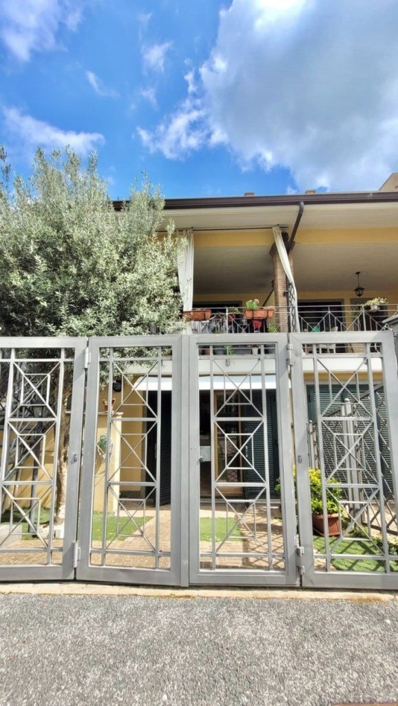 casa indipendente in vendita a Roma in zona Valle Muricana