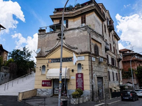 appartamento in vendita a Roma in zona Ostiense