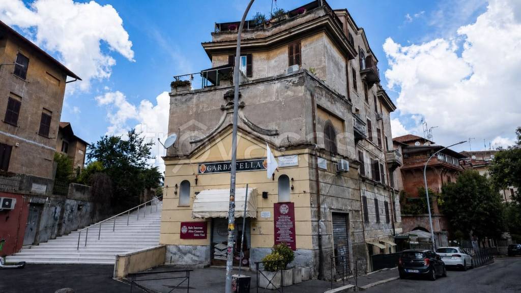 appartamento in vendita a Roma in zona Ostiense