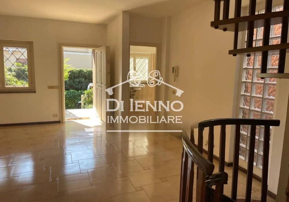 casa indipendente in vendita a Roma