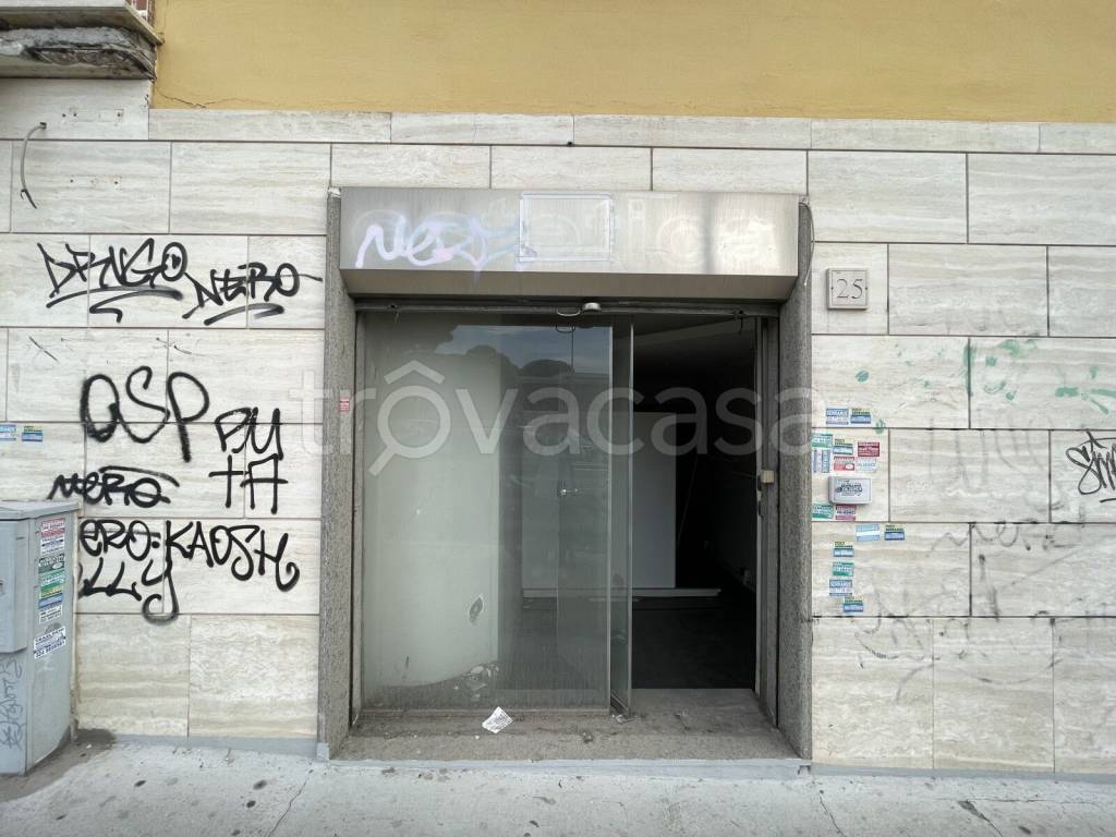 negozio in vendita a Roma in zona Cinecittà