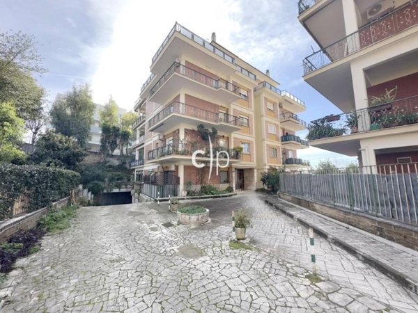 appartamento in vendita a Roma in zona Colle del Sole