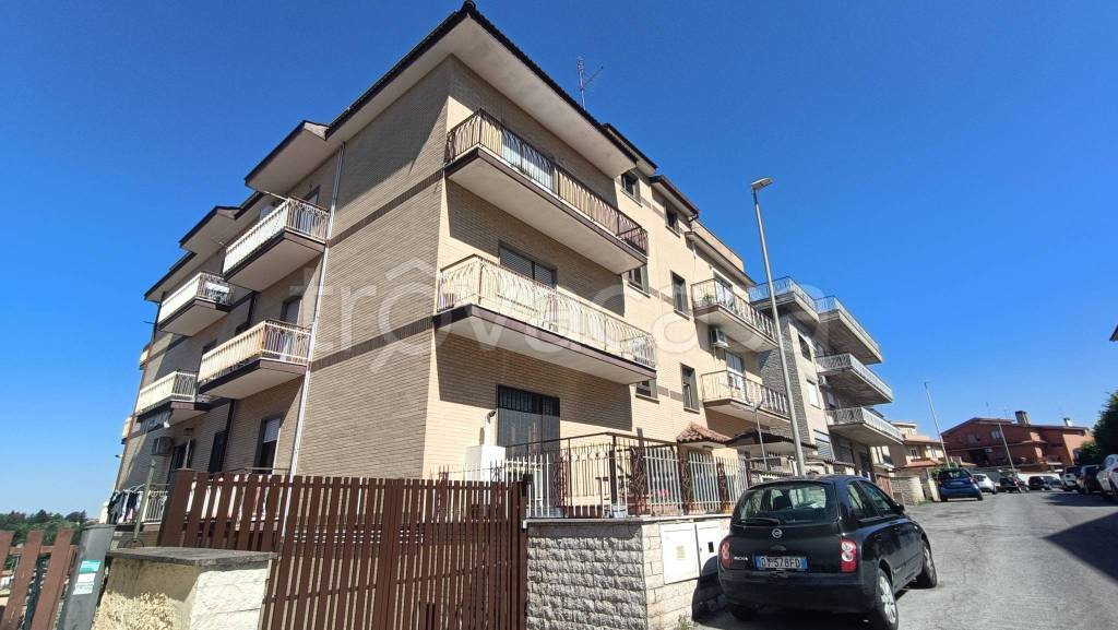 appartamento in vendita a Roma in zona Selva Candida