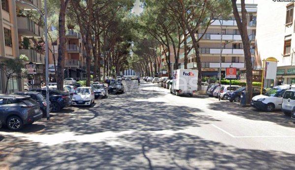 negozio in vendita a Roma in zona Ardeatino