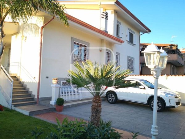 casa indipendente in vendita a Roma in zona Finocchio