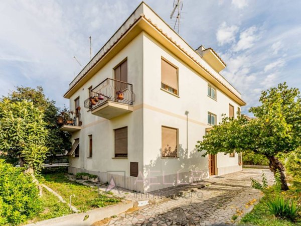 casa indipendente in vendita a Roma in zona Acilia