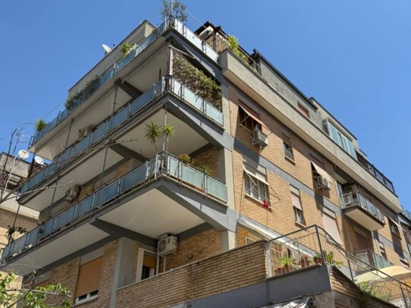negozio in vendita a Roma in zona Prenestino-Centocelle