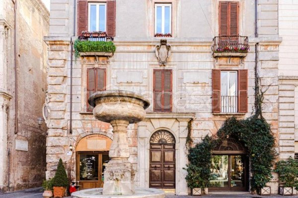 appartamento in vendita a Roma in zona Parione/Sant'Eustachio