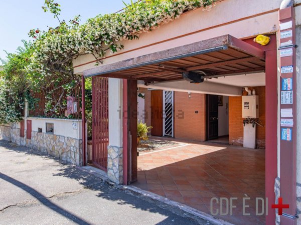 casa indipendente in vendita a Roma in zona Tor de' Cenci