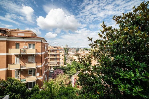 appartamento in vendita a Roma in zona Ostiense