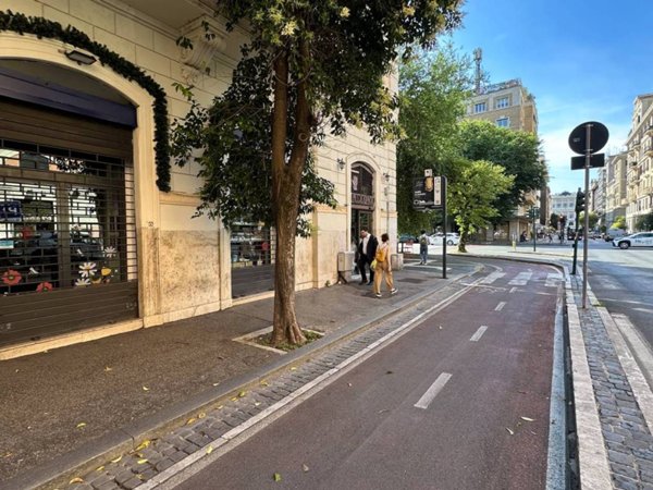 negozio in vendita a Roma in zona Rione Prati