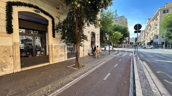 negozio in vendita a Roma in zona Rione Prati