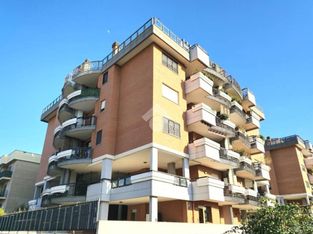 appartamento in vendita a Roma in zona Torre Angela