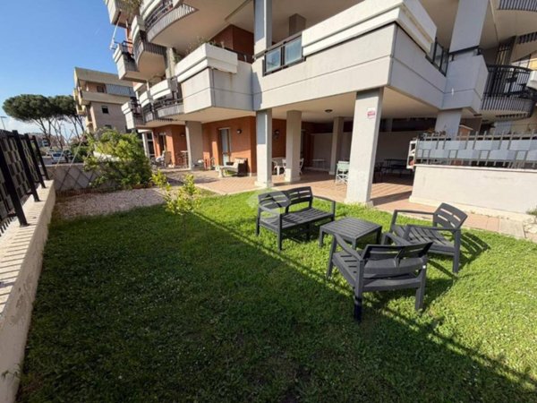 appartamento in vendita a Roma in zona Torre Angela