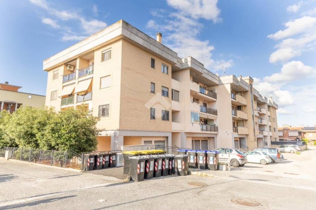 appartamento in vendita a Roma in zona Settecamini
