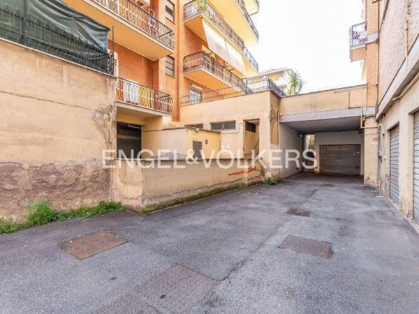 negozio in vendita a Roma in zona Prenestino-Centocelle