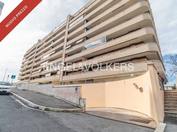 negozio in vendita a Roma in zona Tor Sapienza
