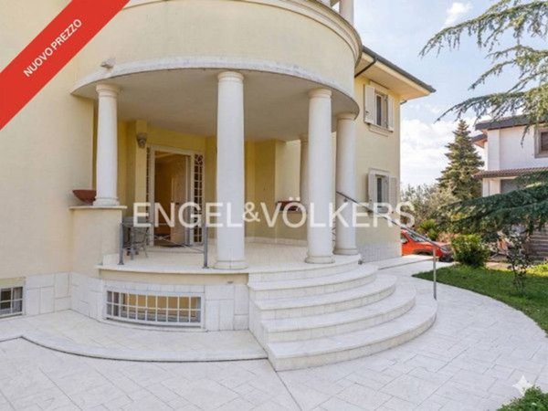 casa indipendente in vendita a Roma in zona Torre Gaia