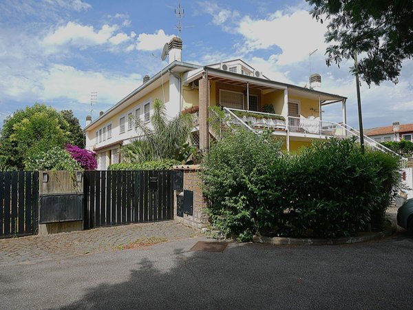 appartamento in vendita a Roma in zona Casal Palocco