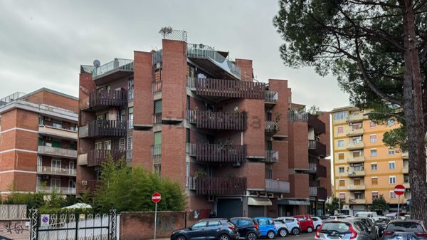 appartamento in vendita a Roma in zona Ardeatino