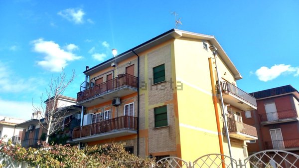appartamento in vendita a Roma in zona Torre Angela