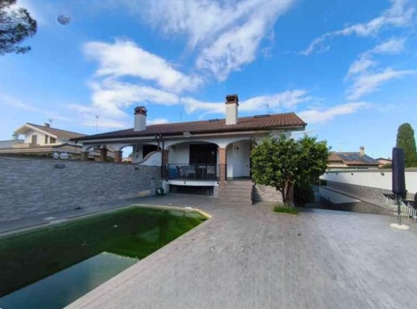 casa indipendente in vendita a Roma in zona Infernetto