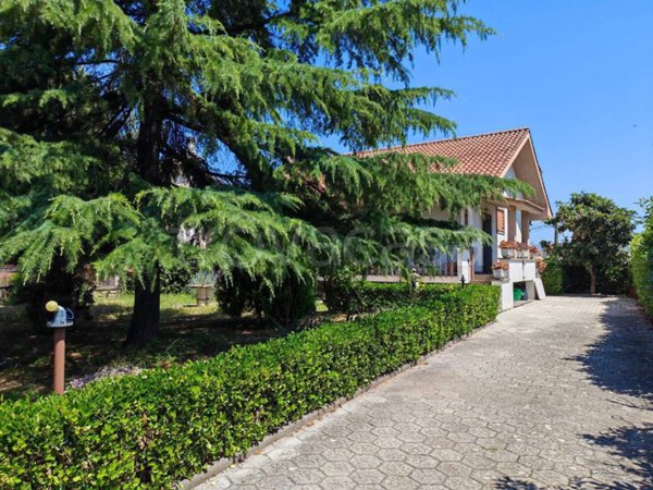 casa indipendente in vendita a Roma in zona Torre Angela
