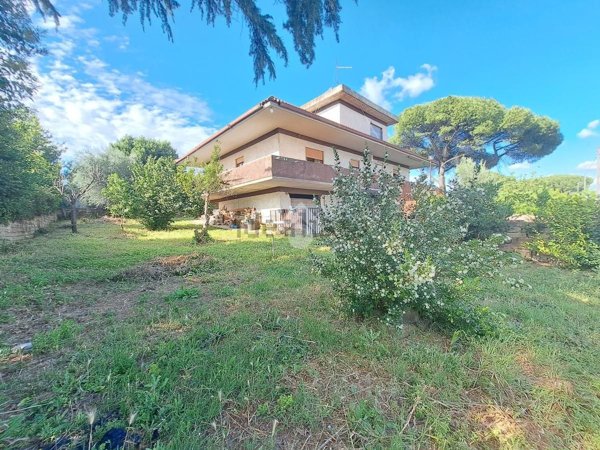 casa indipendente in vendita a Roma in zona Casal Monastero