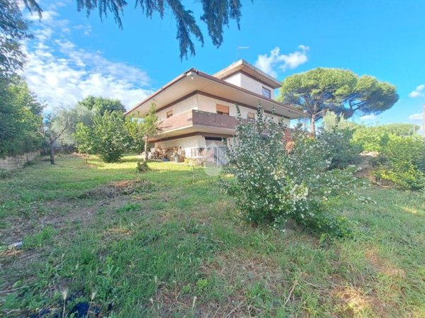 casa indipendente in vendita a Roma in zona Casal Monastero