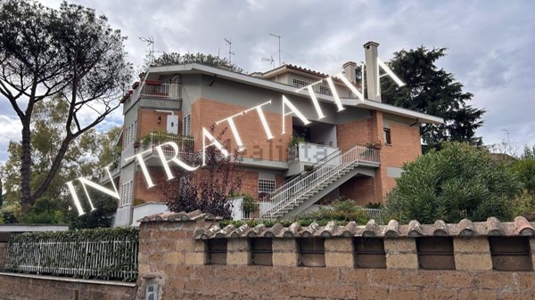 appartamento in vendita a Roma in zona Appio Pignatelli