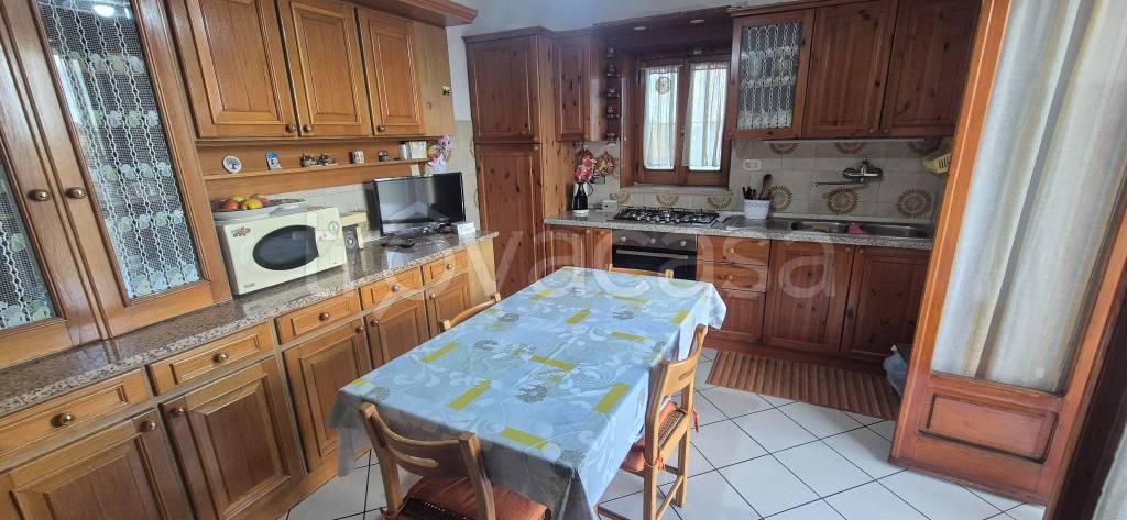 appartamento in vendita a Roma in zona Torre Angela