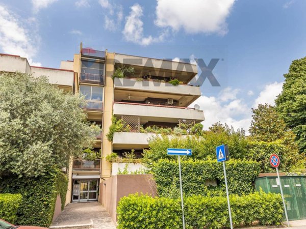 appartamento in vendita a Roma in zona Giuliano Dalmata