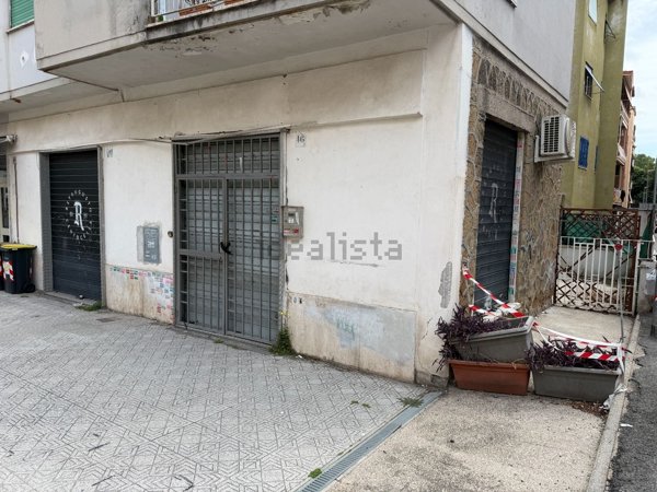 locale commerciale in vendita a Roma in zona Prenestino-Centocelle