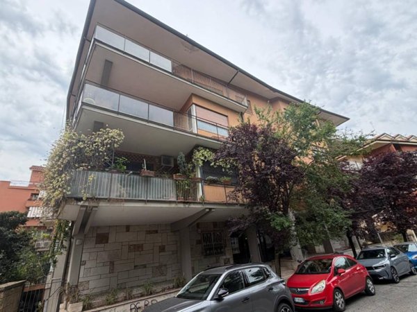 appartamento in vendita a Roma in zona Ardeatino