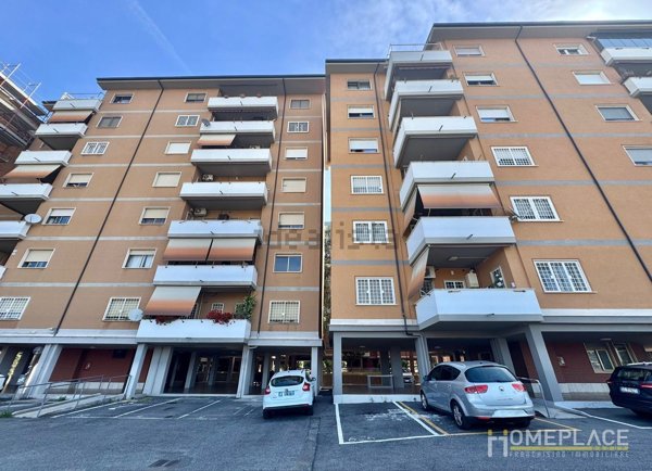 appartamento in vendita a Roma in zona Torre Spaccata