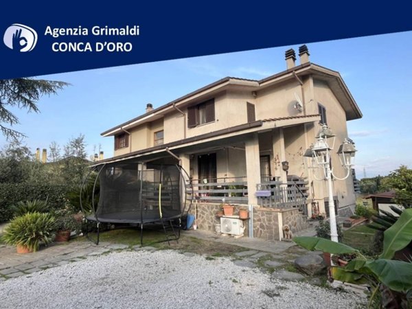 casa indipendente in vendita a Roma in zona Valle Muricana