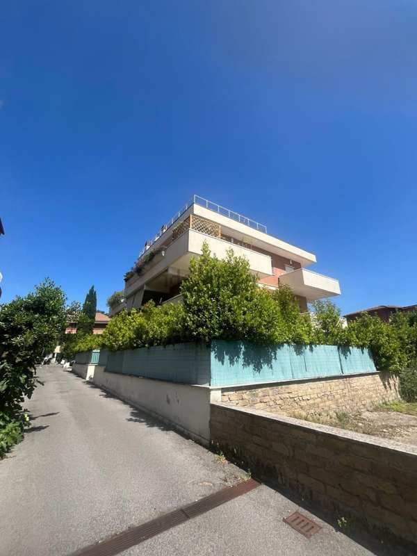 appartamento in vendita a Roma in zona Tomba di Nerone