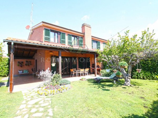casa indipendente in vendita a Roma in zona Infernetto