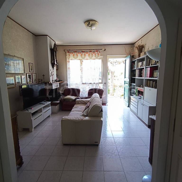 casa indipendente in vendita a Roma in zona Casal Palocco