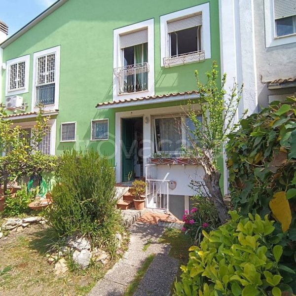 casa indipendente in vendita a Roma in zona Casal Palocco
