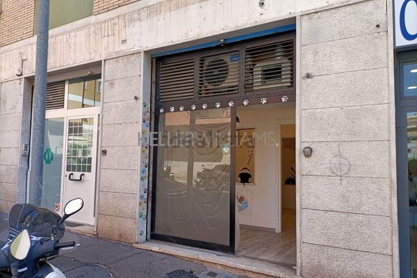 locale commerciale in vendita a Roma