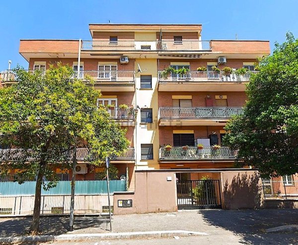 appartamento in vendita a Roma in zona Torre Angela