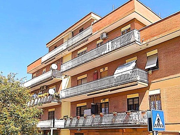 appartamento in vendita a Roma in zona Torre Angela