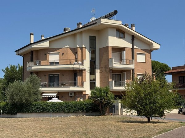 appartamento in vendita a Roma in zona Torre Gaia
