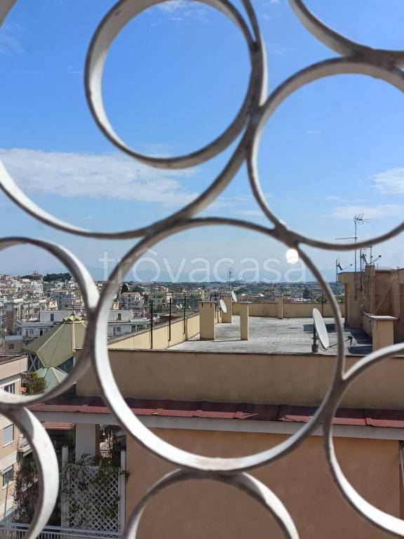 appartamento in vendita a Roma in zona Gianicolense