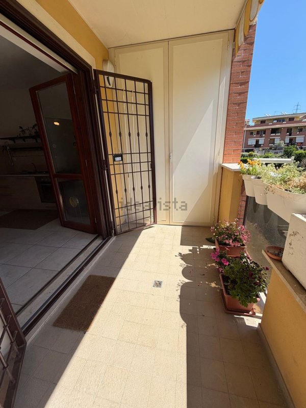 appartamento in vendita a Roma in zona Valle Muricana