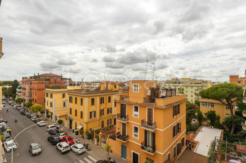 appartamento in vendita a Roma in zona Gianicolense