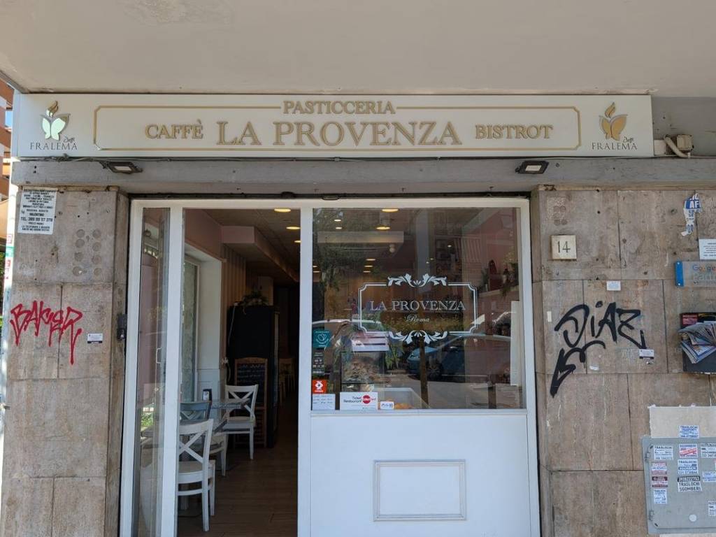 negozio in vendita a Roma in zona Appio Claudio