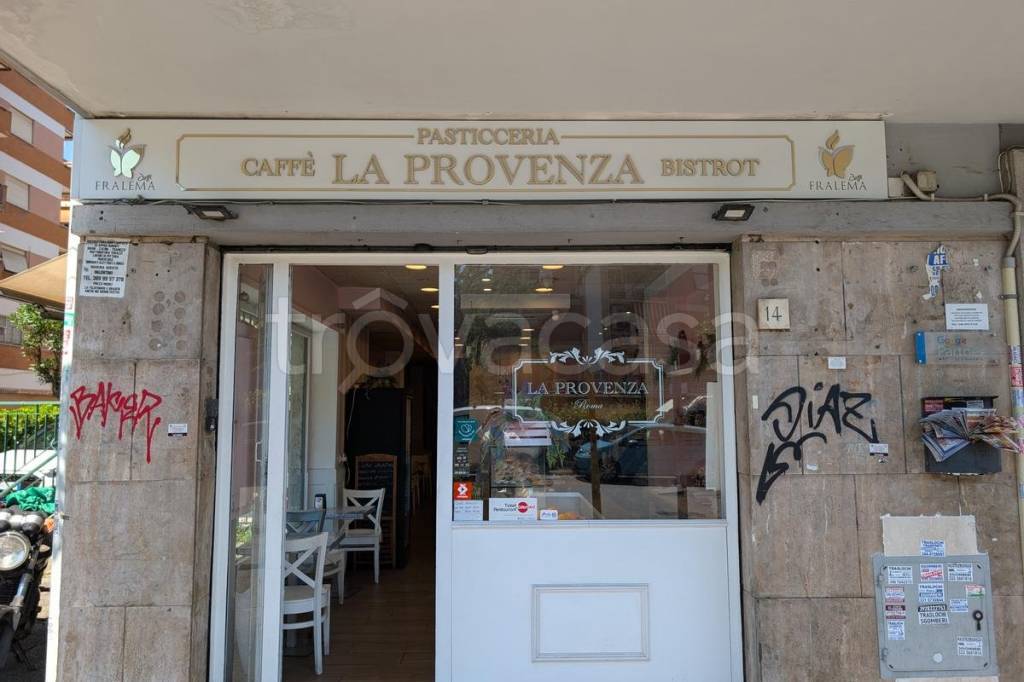 negozio in vendita a Roma in zona Appio Claudio